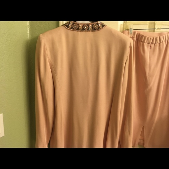 Light Rose Colored Dress Suit. When a great impression matters! ( make offer) - Picture 4 of 6